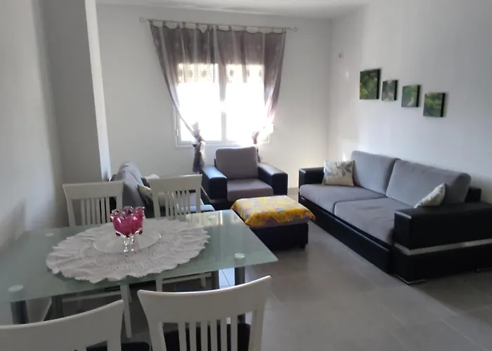 Apartament Turi *